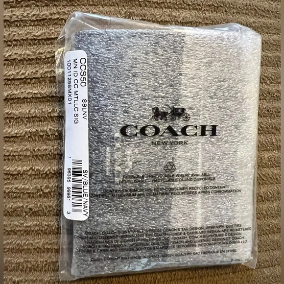 Coach Mini Skinny Id Case
In Signature Canvas NWT in packaging - Picture 3 of 4